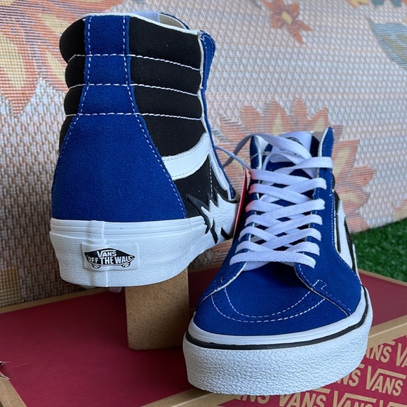 Vans Men’s Sk8-Hi Bolt
Suede/Canvas True Blue/BIack
VN0A5JIVTBB
Sneakers - Picture 9 of 16